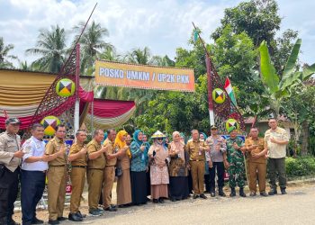 Jelang Kunjungan Ibu Gubernur, Ketua TP PKK Tanggamus Tinjau Langsung Persiapan Desa Tapis di Semaka