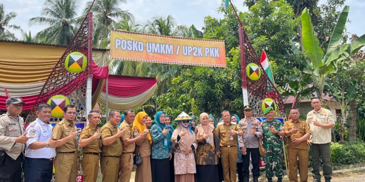 Jelang Kunjungan Ibu Gubernur, Ketua TP PKK Tanggamus Tinjau Langsung Persiapan Desa Tapis di Semaka