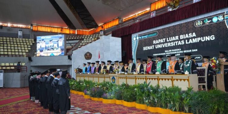 Kukuhkan Sembilan Profesor, Unila Perkuat Daya Saing Global