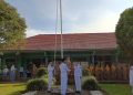 Upacara Bendera SMA Negeri 1 Kebun Tebu Berlangsung Haru, Kepala Sekolah Supriantoro Purna Tugas Setelah Tiga Tahun Mengabdi