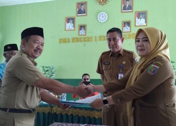 Serah Terima Jabatan di SMA Negeri 1 Kebun Tebu: Emma Haryani Resmi Jabat Plt Kepala Sekolah, Harapan Baru untuk Dunia Pendidikan