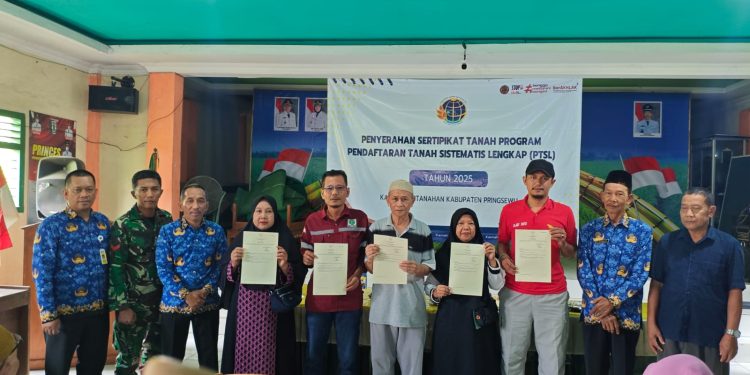 PN Pringsewu Bagikan 200 Sertipikat PTSL di Pekon Gading Rejo, Wujud Kepastian Hukum Bagi Warga