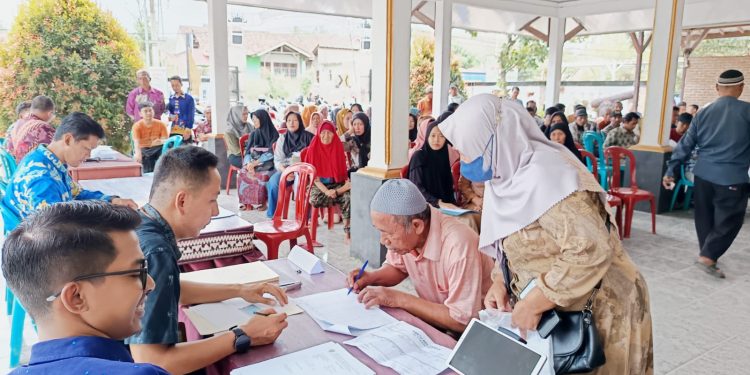 BPN Pringsewu Bagikan 400 Sertipikat Tanah di Wates: Warga Antusias, Aset Kini Punya Kekuatan Hukum!