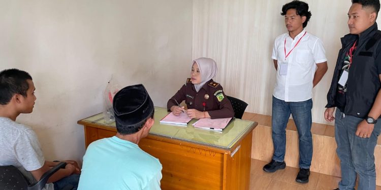 Polsek Wonosobo Limpahkan Tersangka Pencurian 4 HP Mahasiswa KKN ke Kejaksaan Negeri Tanggamus, Proses Hukum Berlanjut