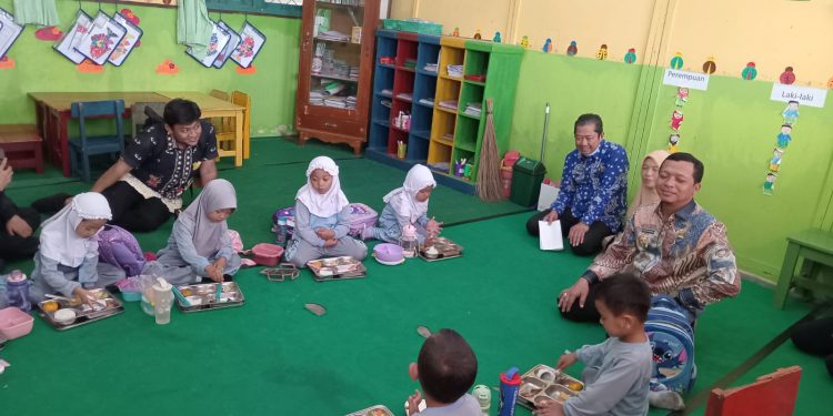 Pemkab Pringsewu Perkuat Program Makan Bergizi Gratis, Bupati Turun Langsung Pantau SPPG