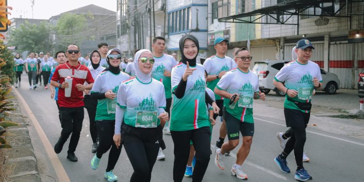 Ribuan Pelari Tumpah Ruah di “InsuRUNce 2025” Lampung, Semangat Sehat dan Melek Keuangan Bergelora di Tengah Kota