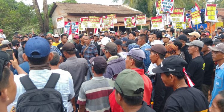 Warga Tulangbawang Turun ke Jalan di Tiga Titik, Tuntut Puluhan Ribu Hektare dari HGU PT SGC Dikembalikan!