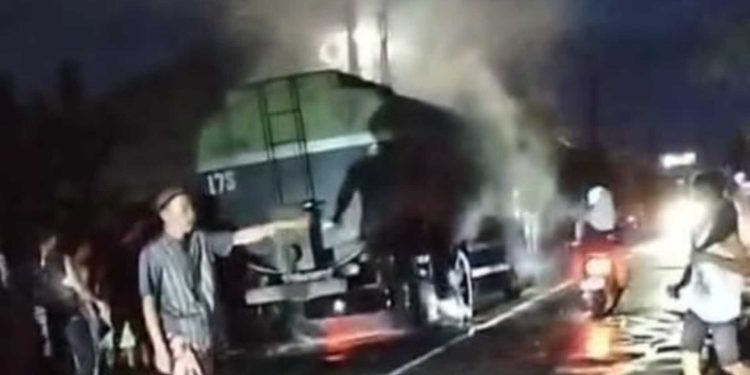 Kebakaran Truk Tangki CPO di Wonosobo Tanggamus, Kapolsek: Beruntung Bisa Segera Dipadamkan
