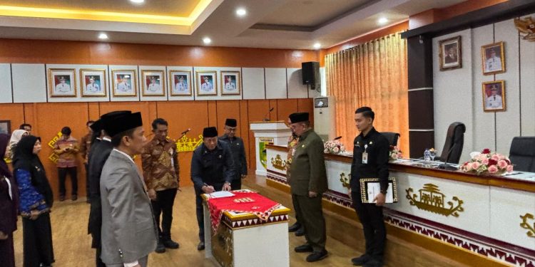 Bupati Tanggamus Moh. Saleh Asnawi Lantik Pejabat, Tegaskan Transformasi Birokrasi dan Budaya “Jalan Lurus”