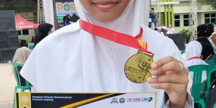 Dzafira Adelia Raih Juara 1 Baca Puisi PorseniMu Lampung, Tunjukkan Dominasi Pelajar MuAD Metro