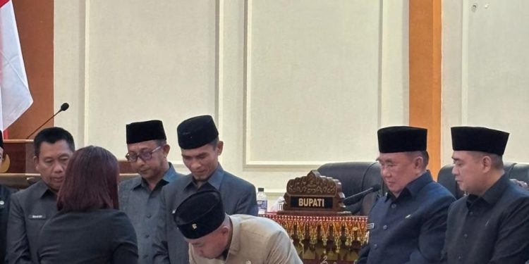 DPRD Kabupaten Tanggamus Menggelar Rapat Paripurna Bahas APBD Tahun Anggaran 2025