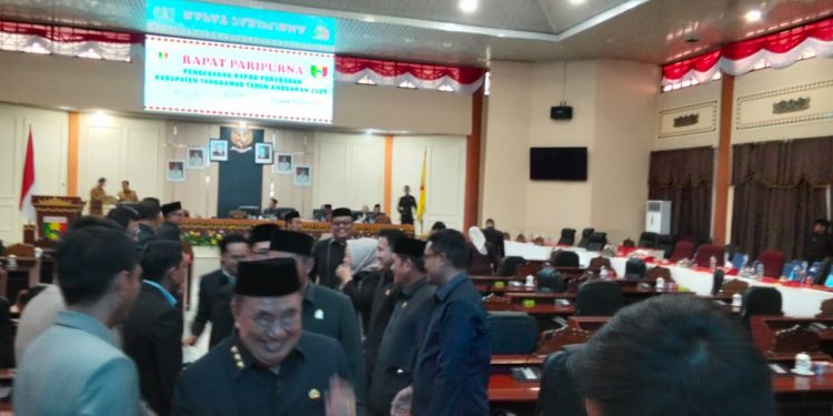 Paripurna Pengesahan RAPBD Tanggamus 2025 Dibatalkan, 21 Anggota DPRD Tidak Hadir