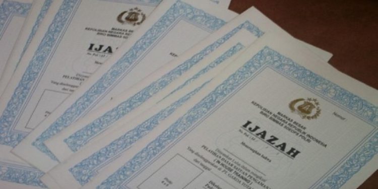 Ijazah Lulusan Kebidanan Akbid Wira Buana Tertahan Tiga Tahun