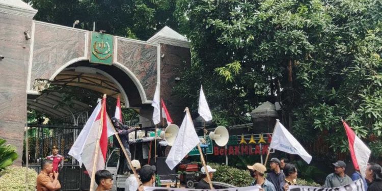 KRAMAT Desak Kejagung Tangkap Anton Timbang Bongkar Mafia Tambang