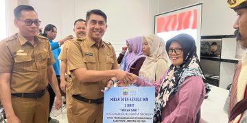 Pemkab Lampung Selatan Salurkan Hibah Alat Produksi IKM