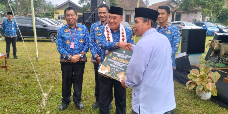 Bupati Saleh Asnawi Beli Kambing Super Rp8 Juta per Ekor di Bazar Qurban